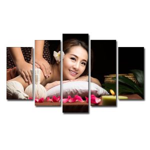 Mẫu tranh spa đẹp hình ảnh cô gái đang nằm massage thư giãn