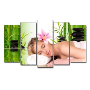 Tranh trang trí spa đẹp hình ảnh cô gái đẹp nằm thư giãn