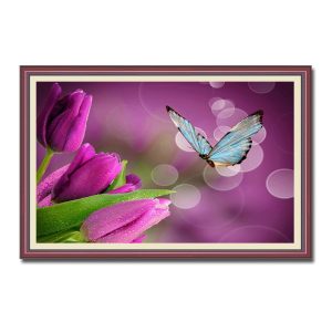 Tranh treo tường đẹp hoa tulip màu tím và cánh bướm
