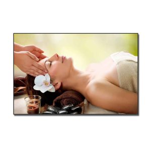 Mẫu tranh spa đẹp cô gái nằm thư giãn massage vùng đầu