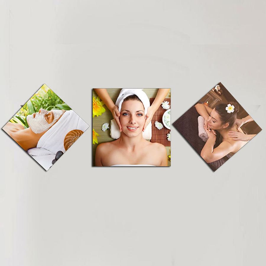 Mẫu tranh spa thiết kế đẹp với hình các cô gái đang massage thư giãn