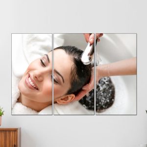 Tranh spa đẹp hình ảnh cô gái đang gội đầu