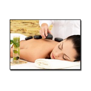 Tranh trang trí spa đẹp cô gái nằm thư giãn chườm đá nóng trên lưng