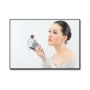Mẫu tranh spa hình ảnh cô gái đẹp và các dụng cụ make-up