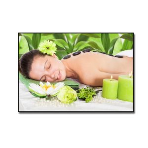 Tranh treo spa cô gái đẹp nằm massage thư giãn chườm đá nóng
