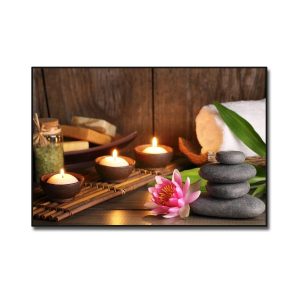 Mẫu tranh đẹp trang trí spa với hình ảnh nến thơm, hoa súng, khăn tắm, đá cuội