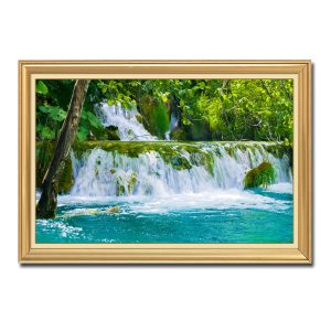Những bậc thác chảy từ rừng xuống hồ nước trong xanh trong bức tranh đẹp khổ ngang có khung