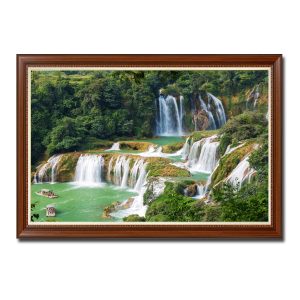 Một góc chụp đẹp về thác Bản Giốc trong bức tranh treo tường khổ ngang có khung