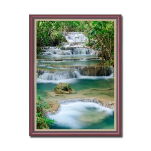 Những bậc thác nước chảy nhẹ nhàng trong rừng cây đẹp trong bức tranh treo tường khổ đứng
