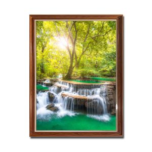 Bức tranh khổ đứng đẹp thác nước chảy từ trong rừng cây xuống hồ nước trong xanh
