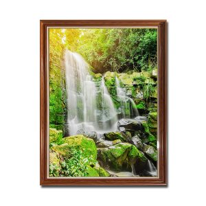 Tranh khổ đứng thác nước đẹp giữa rừng cây và nắng vàng ám áp