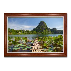 Tranh phong cảnh Ninh Bình đẹp với hình ảnh chiếc cầu tre trong hồ sen