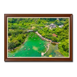 Một góc nhìn đẹp từ trên cao xuống bên thuyền Tràng An trong bức tranh phong cảnh Ninh Bình