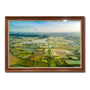Bức tranh phong cảnh đồng quê Ninh Bình đẹp với những thửa ruộng và ao hồ