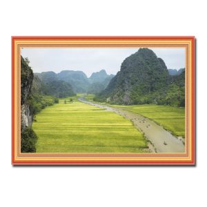 Tranh đẹp phong cảnh Ninh Bình với hình ảnh sông Ngô Đồng, ruộng lúa chín và núi non mây trời