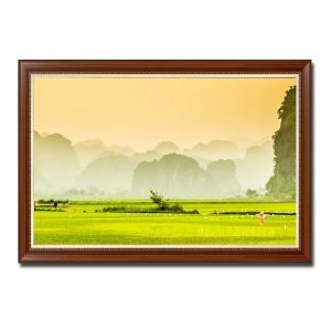 Bức tranh đẹp phong cảnh đồng quê và núi non Ninh Bình phủ dưới nắng vàng