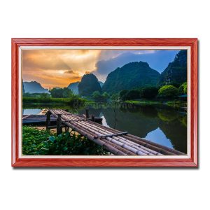 Tranh phong cảnh Ninh Bình đẹp với hình ảnh cây cầu tre bắc ra dòng sông