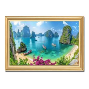Một góc nhìn đẹp về phong cảnh biển Vịnh Hạ Lon với hoa lá xanh tươi, bãi biển cát trắng và làn nước xanh biếc trong bức tranh đẹp khổ ngang