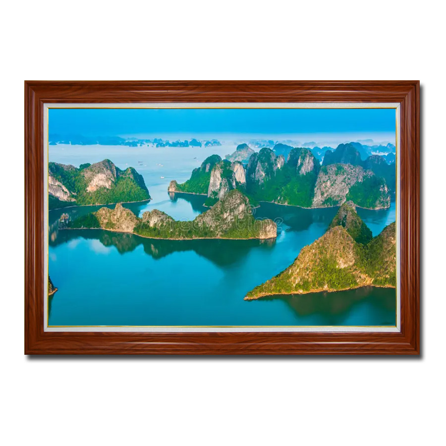 Tranh phong cảnh Vịnh Hạ Long đẹp với hình ảnh những hòn đảo nổi giữa mặt biển xanh