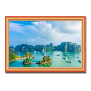 Bức tranh đẹp về biển Vịnh Hạ Long với du thuyền qua lại tấp lập