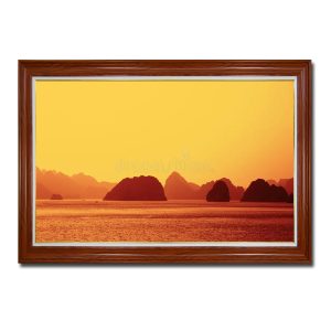 Bức tranh treo tường đẹp phong cảnh Vịnh Hạ Long phủ một màu nắng vàng rực rỡ