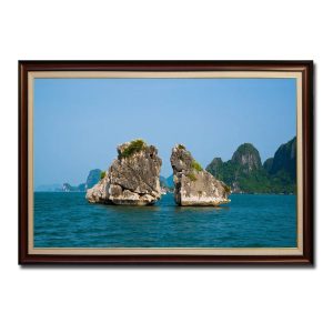 Hình ảnh Hòn Trống Mái đẹp giữa biển Vịnh Hạ Long trong bức tranh treo tường