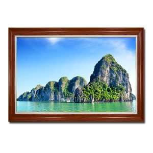 Bức tranh phong cảnh Vịnh Hạ Long đẹp với hình ảnh dãy đảo nổi giữa biển và bầu trời xanh