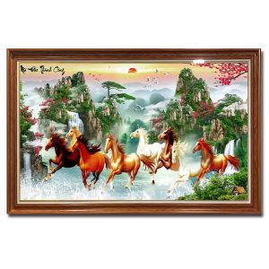 Mẫu tranh bát mã đẹp hình ảnh đàn ngựa phi trên nước và núi non sơn thủy hữu tình