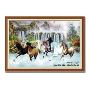 Mẫu tranh bát mã đẹp hình ảnh đàn ngựa phi trên nước và phong cảnh núi non thác nước phong thủy