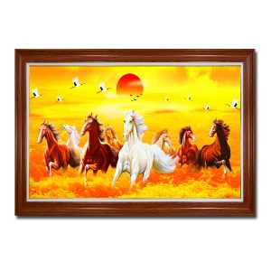 Tranh mã đáo thành công đẹp hình ảnh đàn ngựa phi trên mây hồng và mặt trời rực đỏ