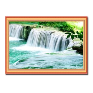 Bức tranh thác nước đẹp tung bọt trắng xóa phủ trên mặt nước trong xanh