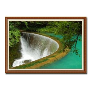 Mẫu tranh đẹp hình ảnh thác nước nhân tạo uốn cong vòng cung đẹp