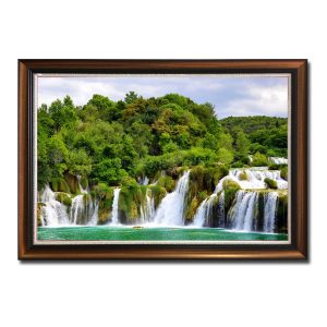 Bức tranh đẹp với cụm thác nước có hàng trăm dòng chảy nhỏ