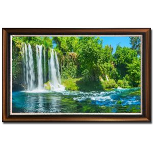 Bức tranh phong cảnh thiên nhiên xanh với thác nước, dòng suối
