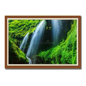 Trong bức tranh những dòng thác nước chảy đẹp