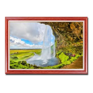 Một góc nhìn đẹp từ trong hẻm núi ra thác Seljalandsfoss