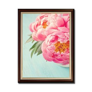 Bức tranh khổ đứng đẹp hình ảnh những bông hoa mẫu đơn đỏ phớt hồng