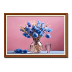 Mẫu tranh bình hoa đẹp màu tím xanh trên nền tường hồng