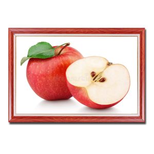 Tranh treo phòng bếp đẹp hình ảnh quả táo chín đỏ và một nửa cắt đôi
