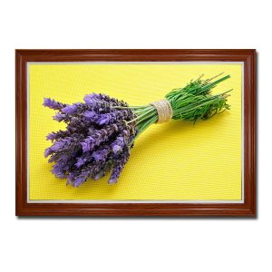 Mẫu tranh treo tường đẹp hình ảnh bó hoa lavender tím nổi bật trên nền vàng