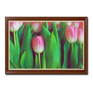 Mẫu tranh treo tường đẹp với màu xanh lục của lá và màu hồng của những bông hoa tulip