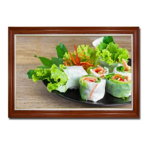 Mẫu tranh phòng bếp đẹp hình ảnh đĩa nem cuộn rau củ tươi ngon bắt mắt